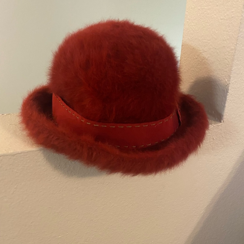 Kangol. Women’s Fuzzy Cloche Hat in Deep Rust/Red. Made in England.